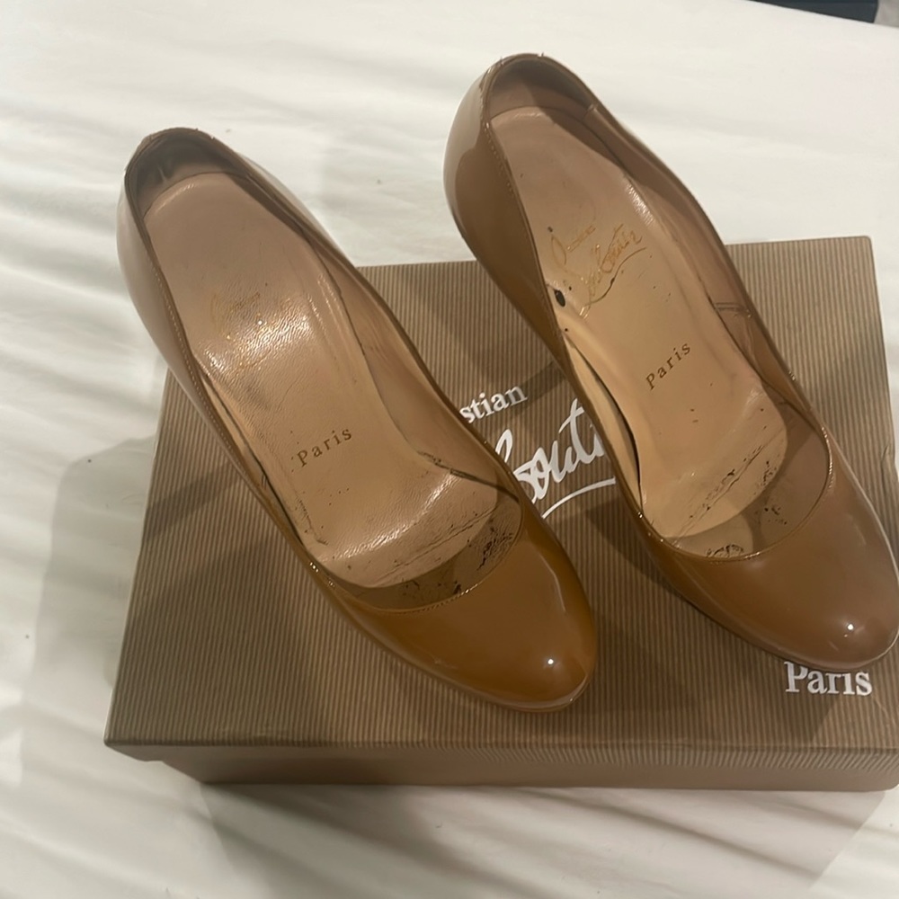 Christian Louboutin Beige Patent Leather Bianca Platform Pumps Sz 35 red bottoms